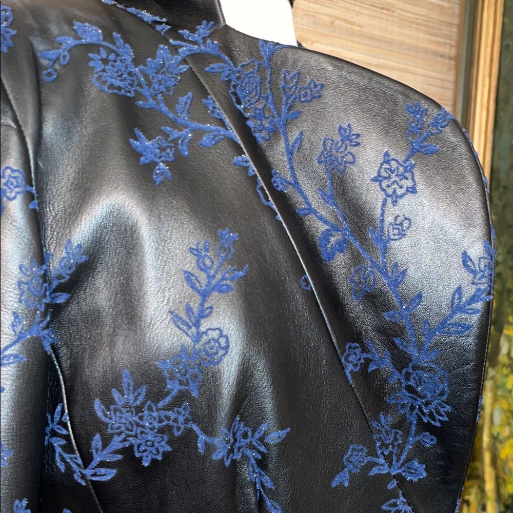 Armani Collezioni One of a kind Jacket Black leather and Blue Flower embroidery - Picture 5 of 7